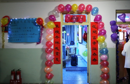 色彩絢麗、喜氣洋洋的活動(dòng)現(xiàn)場(chǎng)