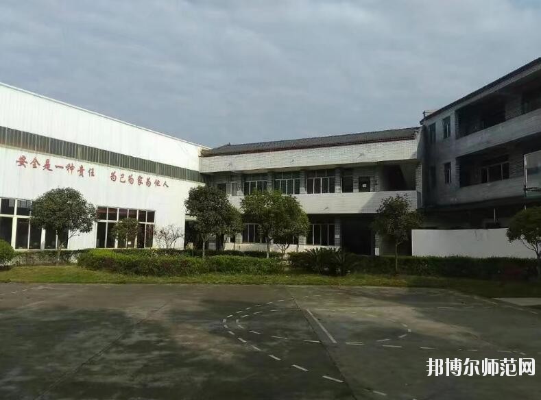 成都莊園機電職業(yè)技術(shù)幼兒師范學(xué)校2018年報名條件、招生對象
