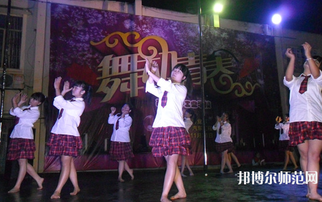 南充電子工業(yè)幼兒師范學(xué)校2020年報(bào)名條件、招生要求、招生對象 