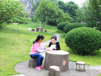 湖南中專幼師學(xué)?？梢钥即髮? /><b>湖南中專幼師學(xué)校可以考大專嗎</b><span>2019-09-09 10:58</span><p>如今，許多中專幼師學(xué)校都可以報(bào)讀大專的，但學(xué)生們也需要選擇一所可靠的學(xué)校。而學(xué)校的報(bào)讀學(xué)生多不多，可以看出學(xué)校的受歡迎程</p></a></li>
            <li><a href=