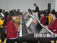 陜西2020年中專幼師學(xué)?？梢钥即髮? /><b>陜西2020年中專幼師學(xué)校可以考大專嗎</b><span>2019-10-30 12:51</span><p>如果是選擇中專學(xué)校學(xué)習(xí)幼師專業(yè)的同學(xué)們，當(dāng)然是可以考取大專的，考取大專有很多種形式，如果已經(jīng)是選擇中專學(xué)校的同學(xué)們?nèi)赀^</p></a></li>
            <li><a href=