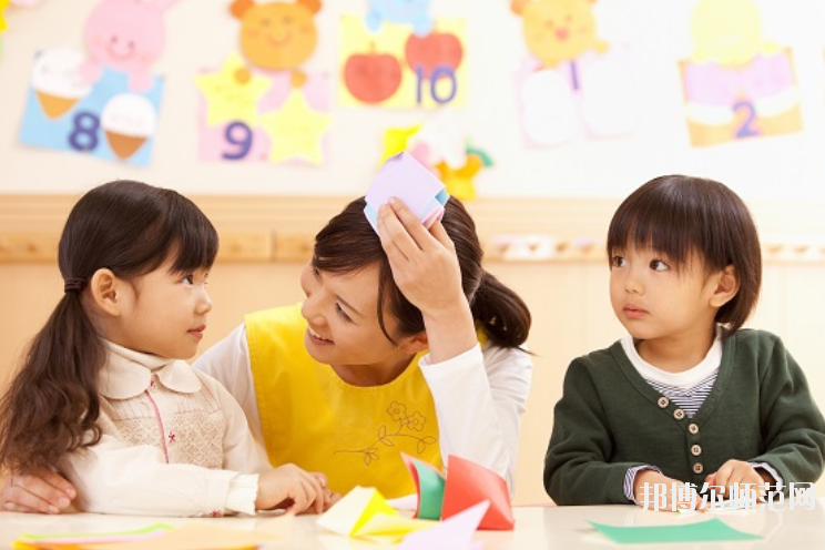 南昌2020年中專幼師學(xué)?？梢钥即髮? width=